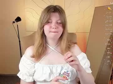 Salut_Love Chaturbate stream image from May 23, 2025