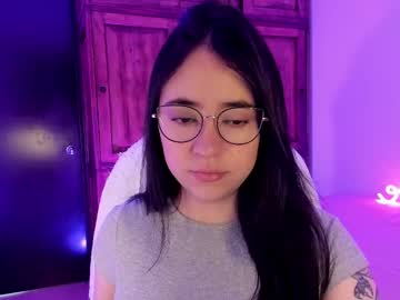Alicee_2 Chaturbate stream image from May 23, 2025
