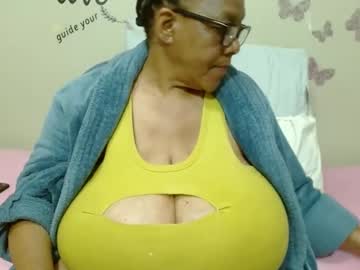 Joycemando Chaturbate stream image from May 23, 2025