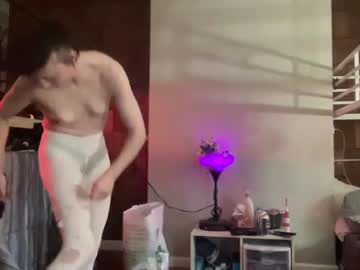 Maddlips Chaturbate stream image from May 23, 2025