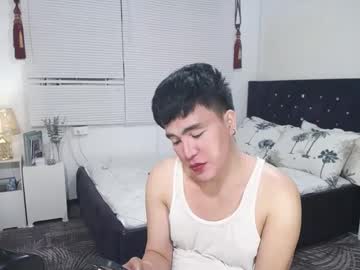 Yourlivingonurdream Chaturbate stream image from May 23, 2025