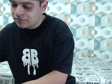 Julianpez Chaturbate stream image from May 23, 2025