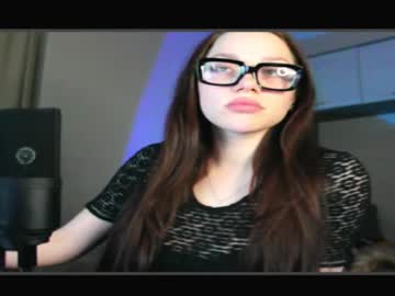 Lunessadoll Chaturbate stream image from May 23, 2025