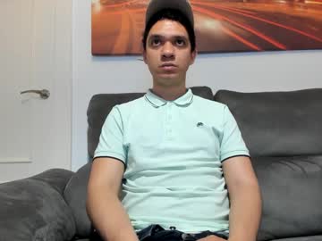 Aaronhugexxl Chaturbate stream image from May 23, 2025