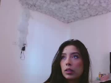 Michellepetitte Chaturbate stream image from May 23, 2025