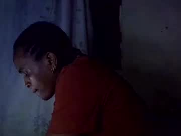 Sweetielonglips Chaturbate stream image from May 23, 2025