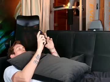 Adamwalker02 Chaturbate stream image from May 23, 2025