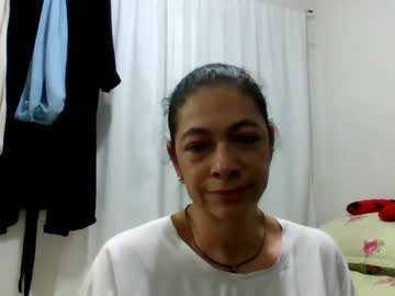 Latinahot32 Chaturbate stream image from May 23, 2025