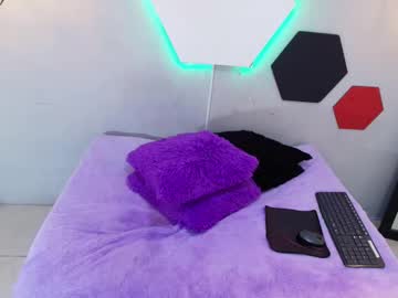 Martinaclark Chaturbate stream image from May 24, 2025
