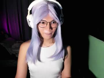Esilchan Chaturbate stream image from May 24, 2025
