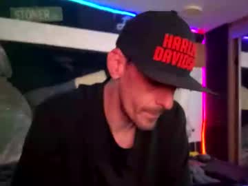 Goofy4nerds1 Chaturbate stream image from May 24, 2025