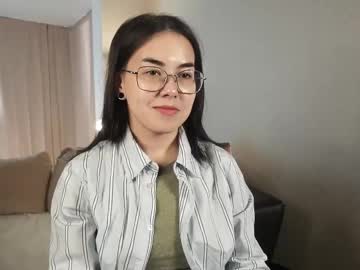 Linetteevett Chaturbate stream image from May 24, 2025