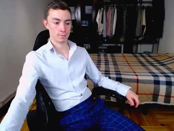 Charlieseyer Chaturbate stream image from May 24, 2025