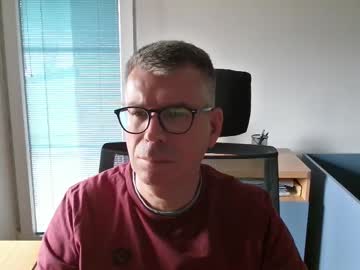 Simonveli Chaturbate stream image from May 24, 2025