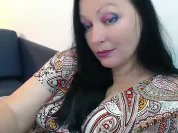 Beluckynow Chaturbate stream image from May 24, 2025