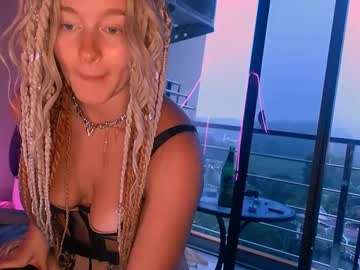 Victoriande Chaturbate stream image from May 24, 2025