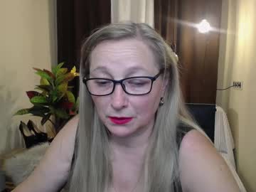 Avrorarosiye Chaturbate stream image from May 24, 2025