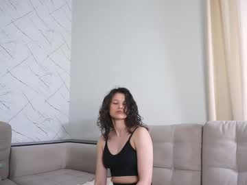 Elwinebeecham Chaturbate stream image from May 24, 2025