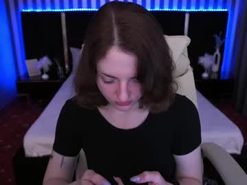 Kirafoxik Chaturbate stream image from May 24, 2025