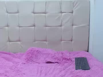 Miahott303av Chaturbate stream image from May 24, 2025