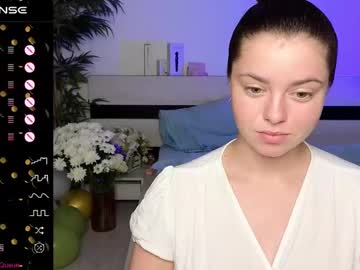 Milania_Hot_Foxy stream image from May 24, 2025