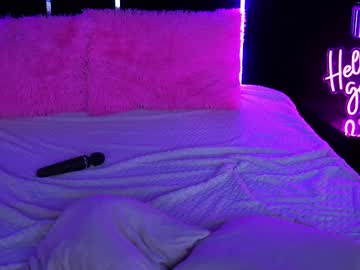 Gracehotdavies Chaturbate stream image from May 24, 2025