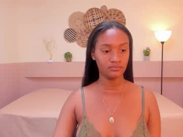 Naomilux7 Chaturbate stream image from May 24, 2025