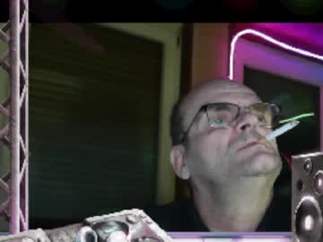 R_2d2_ Chaturbate stream image from May 24, 2025
