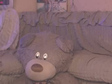 Britneybarker Chaturbate stream image from May 25, 2025