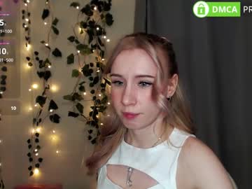 Lavinell Chaturbate stream image from May 25, 2025
