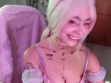 Maddiie_And_Clyde Chaturbate stream image from May 25, 2025