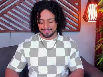 Mike_Estevess Chaturbate stream image from May 25, 2025
