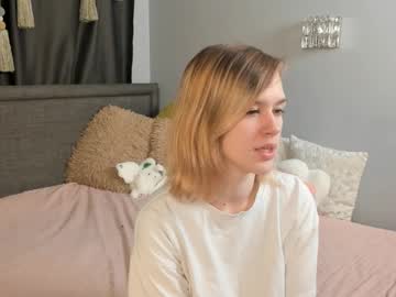 Esmacockayne Chaturbate stream image from May 25, 2025