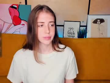 Esmaforwood Chaturbate stream image from May 25, 2025