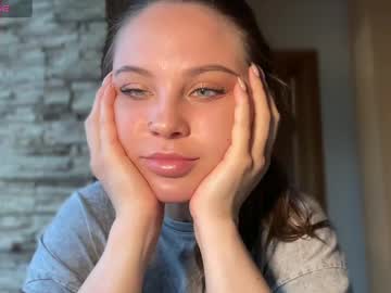 Evahazardd Chaturbate stream image from May 25, 2025