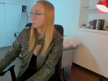 Auris_Blond Chaturbate stream image from May 25, 2025