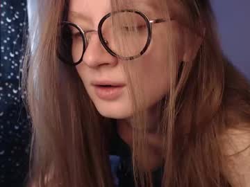 Mollytucker Chaturbate stream image from May 25, 2025