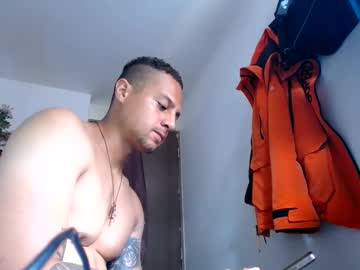 Aron_12345 Chaturbate stream image from May 25, 2025