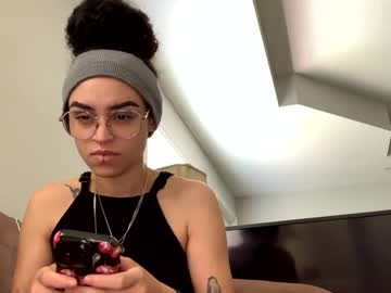 Evusixx Chaturbate stream image from May 25, 2025