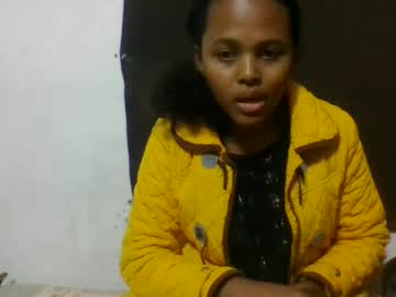 Loulou17475482 Chaturbate stream image from May 25, 2025