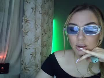 Demiixmoore Chaturbate stream image from May 25, 2025