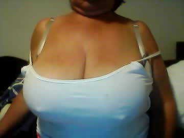 Perlita070822 Chaturbate stream image from May 25, 2025