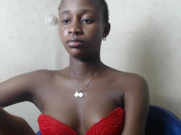 Creamyxmuffin Chaturbate stream image from May 26, 2025