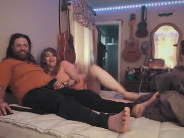 Geeznutsizonyrchyn Chaturbate stream image from May 26, 2025