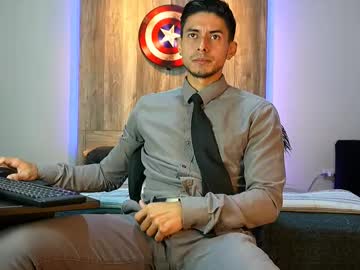 Andrew_Elliot Chaturbate stream image from May 26, 2025