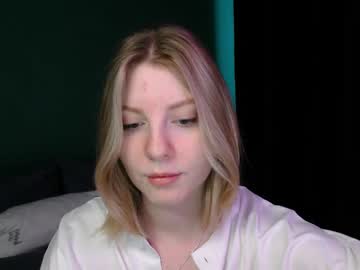 Juliana_Sunny stream image from May 26, 2025