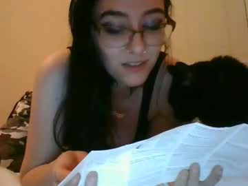 Feralfoxie Chaturbate stream image from May 26, 2025