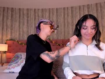Eleanormussi Chaturbate stream image from May 26, 2025