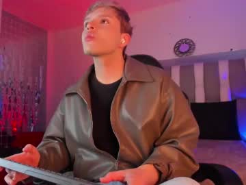 Rubengrey Chaturbate stream image from May 26, 2025