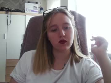 Mollywinters_ Chaturbate stream image from May 26, 2025